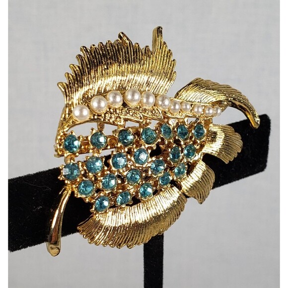 Vintage Signed Gerry's Gold Tone Pearl Aqua Blue Crystal Rhinetsone Leaf Brooch - Picture 2 of 14
